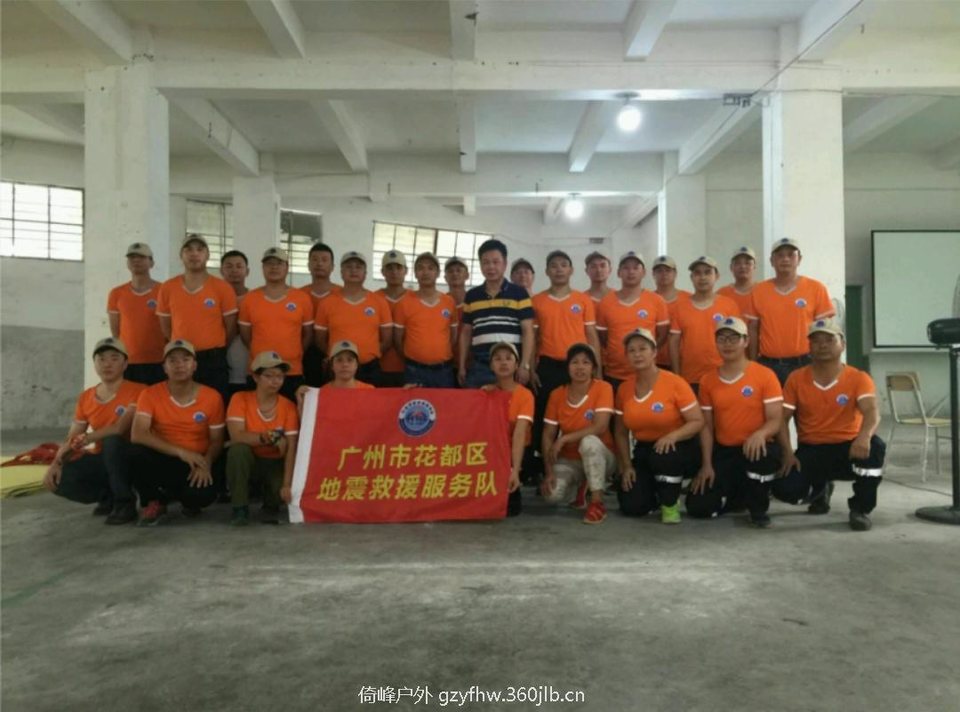 风雨同舟我们在一起。