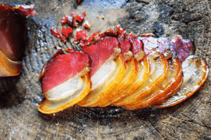 【尚友商城•跃马美食-川色腊肉】经过时光的沉淀，酿造成独特的味道