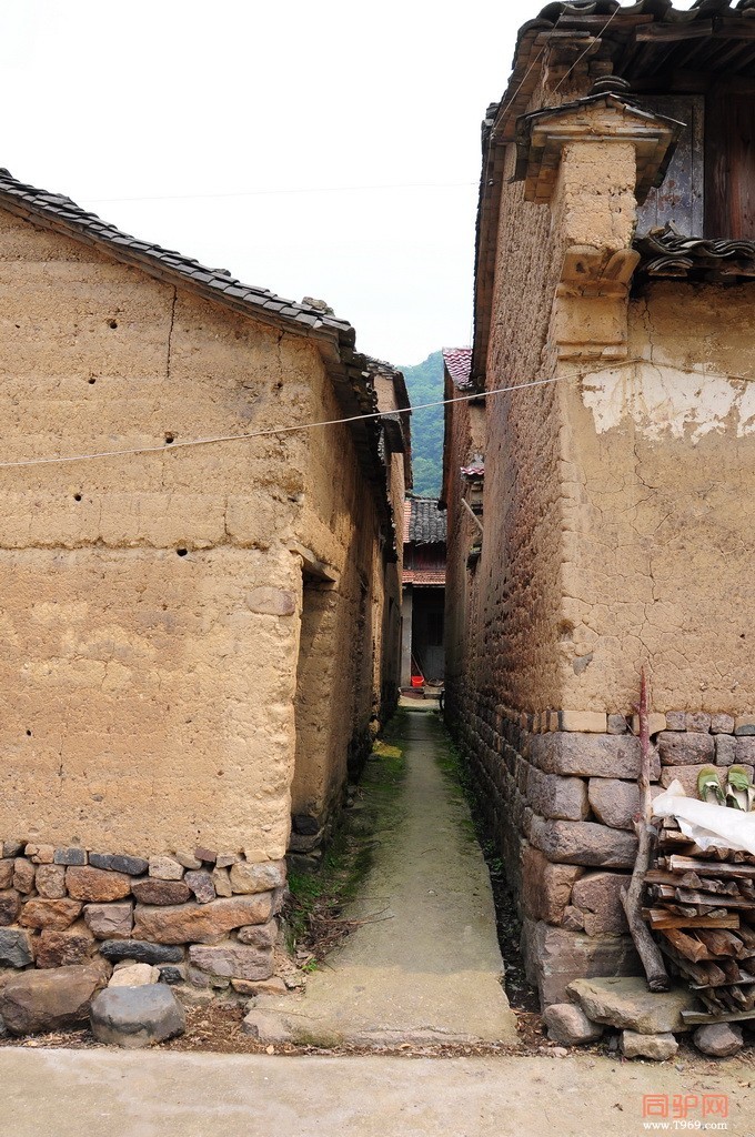 1泥墙窄巷.jpg
