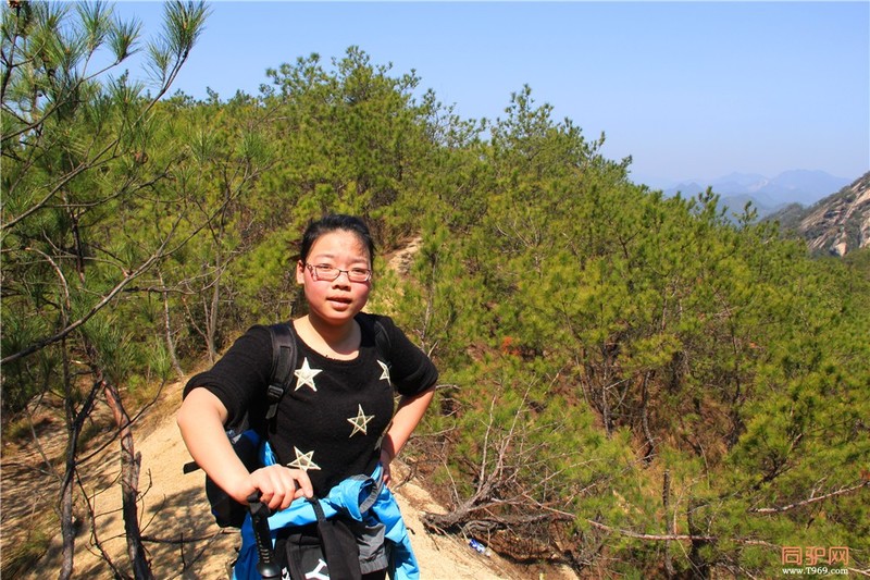 到了山脚下。啊！爬山最艰辛的一件事就是上山，但是经历之后必定精彩，所以向上冲啊吧！