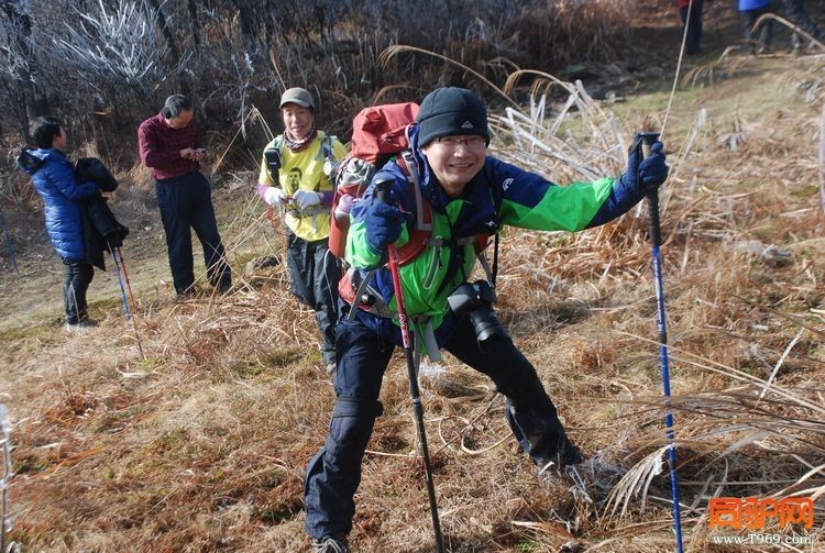 姥姥操心的把老腰都弄弯了，辛苦呐