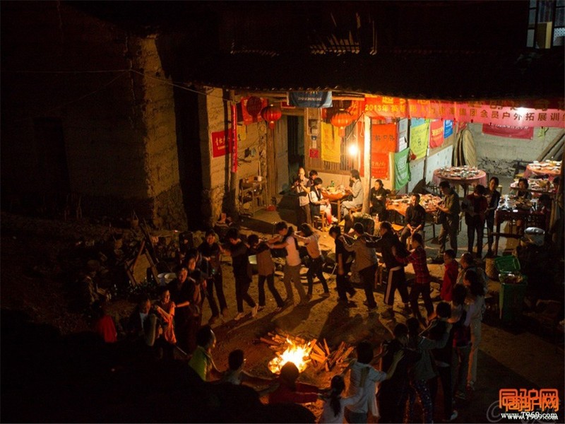 篝火晚会 动起来.jpg