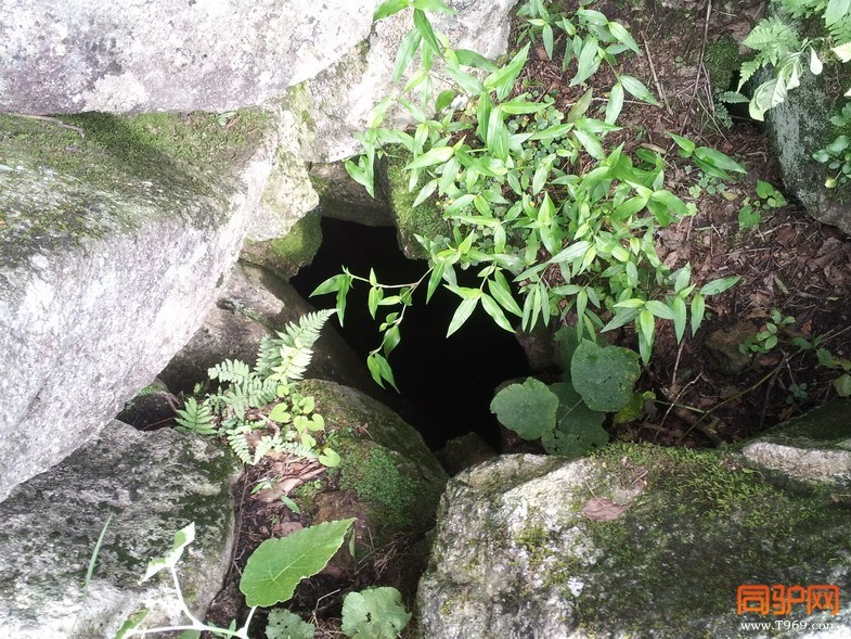 铁匠山顶的无底洞