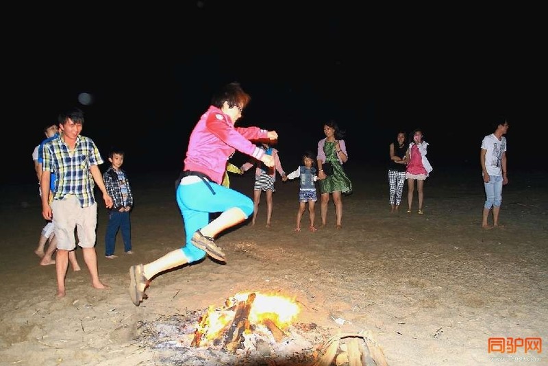 勇跳篝火.jpg