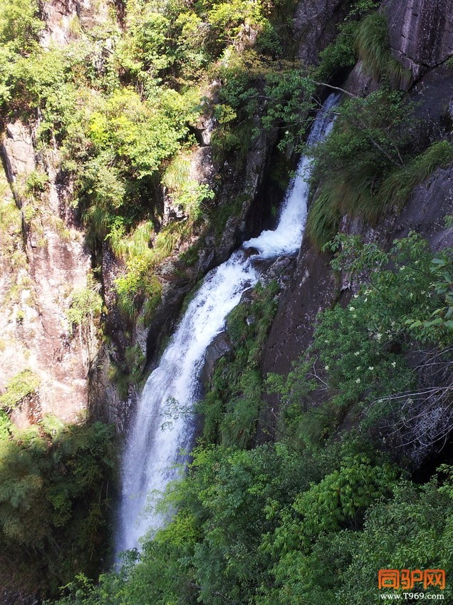 飞流直下三千尺
