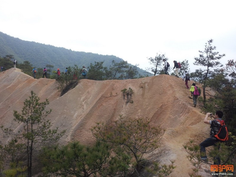 壮美的山脊，宛若苍龙。