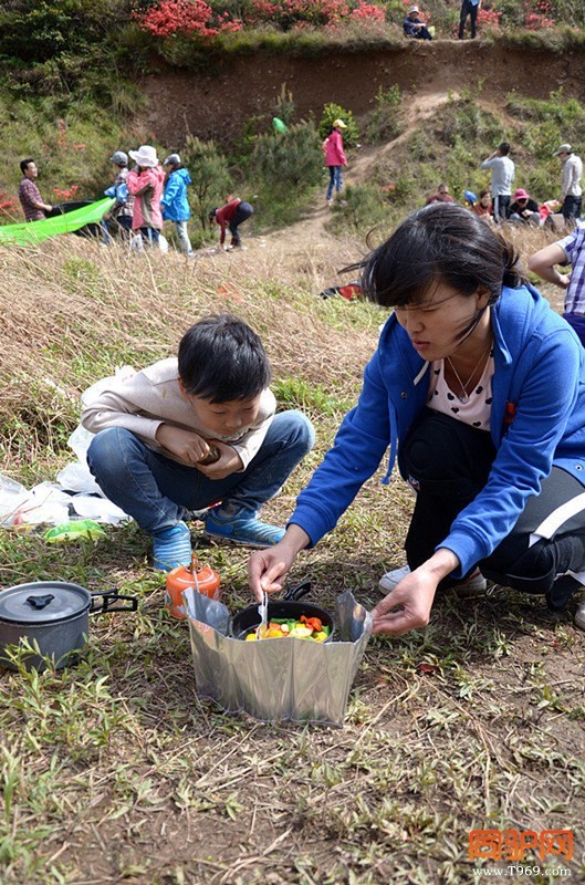 观察美食制作过程