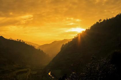 每周一爬系列3：穿越十门九不关雄伟石门群，登顶搁船尖，飞瀑流水；草甸巍峨！