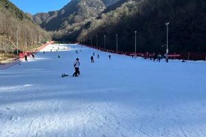 【仅雪票，不含交通及其他】翠华山滑雪场78元特惠雪票，限时抢购！含雪鞋、雪板、雪杖！（至少提前一天预约使用）