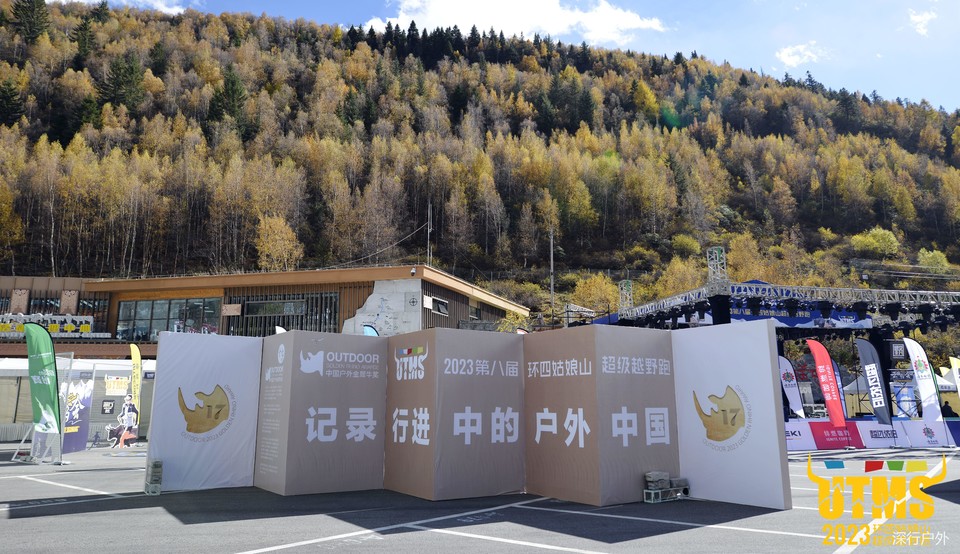 MTM5MDgxMTM2ODMxNjk4ODI4MjgwMzU3