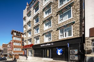 2026云间花径丨雪山情民宿