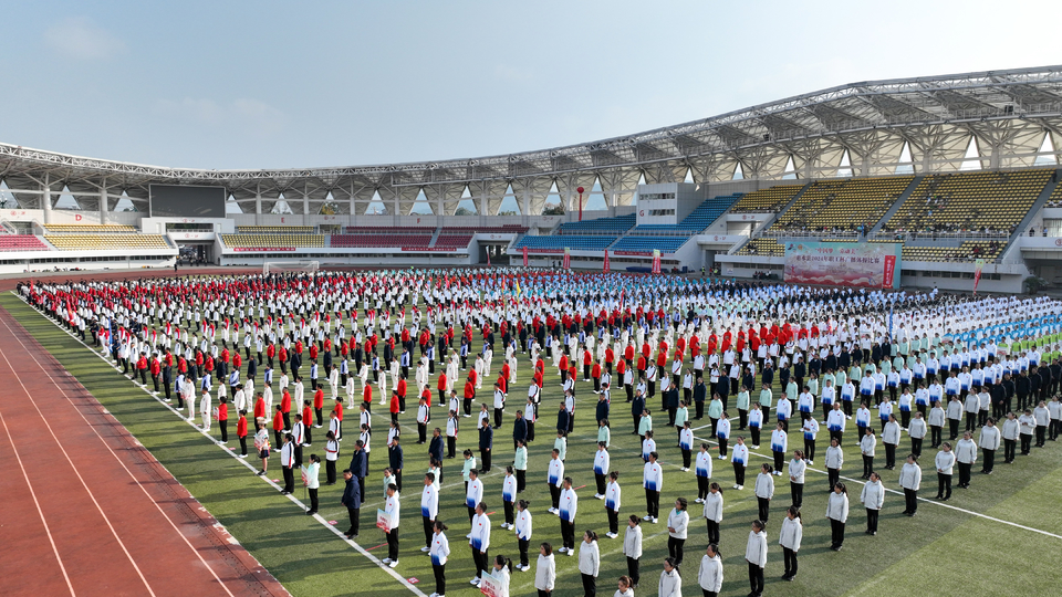各参赛队伍整齐列队