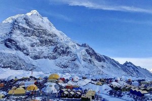 【勇闖珠峰】10080元：拉薩+布達(dá)拉宮+林芝+巴松措+魯朗林海+雅魯藏布大峽谷+珠峰大本營+扎什倫布寺，雙臥15日