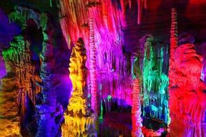 【大美沂蒙】8/4~5日『醉美乡村竹泉村』『红石寨』『地下大峡谷』『荧光湖』休闲二日游 