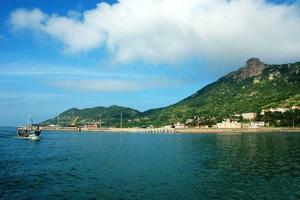 【走进灵山岛】8/18~19日乘快艇登岛体验灵山岛渔家风情赶海』『环岛徒步』『渔家宴』『火山岩』休闲亲子2日游