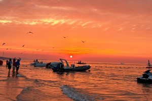 【坐35人卧车•2日•醉美烟威】9/27~28日养马岛果冻海• 打卡布鲁维斯号&沙滩狂欢• 那香海• 鸡鸣岛• 千里海岸