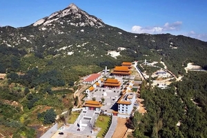 【草莓采摘●海鲜大锅】3/9日小汤无公害草莓采摘+海鲜大锅+乳山养心之福地『圣水宫』一日游（纯玩）