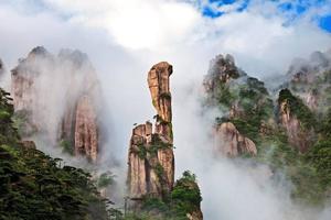 【VIP房车19人•4日•三清山杜鹃花海•望仙谷】5/22~25日江西云雾三清山•婺源篁岭•望仙谷夜景•李白笔下之桃花潭