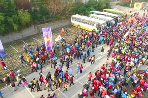 环崂山25公里徒步行航拍视频盛况3