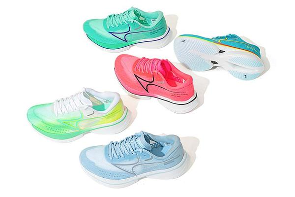 新款上市 | 海尔斯轻翼001全掌碳板跑鞋