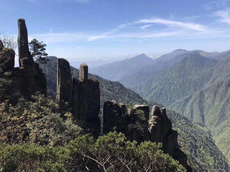 江西安福的羊狮幕景区高山悬空栈道美景