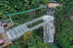 【清远二天定制】古龙峡国际赛道漂流、云天玻霸（2 选1）古龙九瀑、笔架山千溪谷探险、北江游船