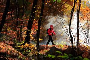 徒个中国 • 辽宁｜“枫叶之都”本溪红叶徒步，登虎山长城，观盘锦红海滩