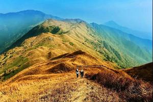 周末1天丨惠州大南山大草坡穿越、漫山遍野芦苇荡下摄影、云中漫步斧头石、茅草路山野徒步