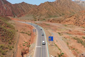 徒个中国•新疆丨独库公路穿越，纵横南北疆，一生必走一次