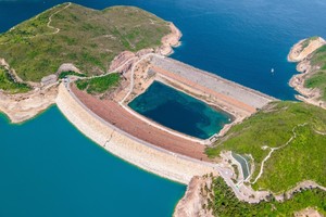 香港1天丨探秘香港万柱海岸、破边洲徒步