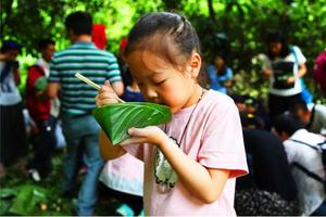 原始森林中、大峡谷、大瀑布、砍香蕉、抓鱼、夜精灵撒欢，看土人住蘑菇房蝴蝶谷亲子7日游