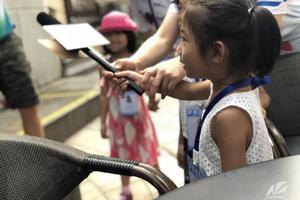 职业体验 | 小记者出动，歪果仁我们来啦