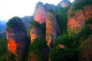 世界遗产--5A丹霞山、岭南第一宝刹--南华寺、广东十佳优质温矿泉曹溪温泉二日游