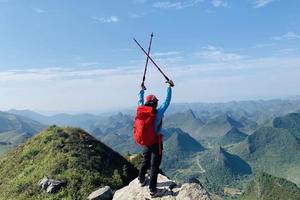 国庆2天｜清远莫六公+牛湖线徒步，俯瞰峰林&探秘天坑、原始溶洞