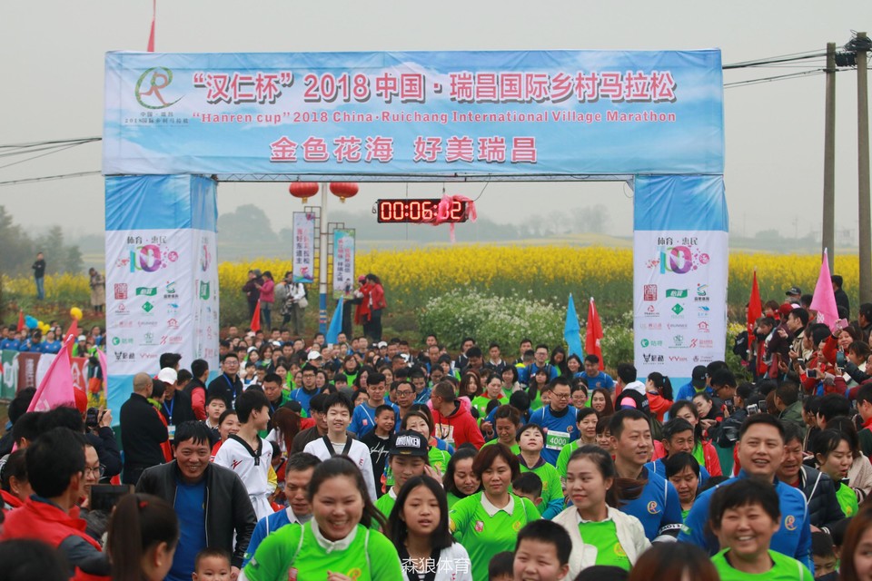 参赛者纷纷到场