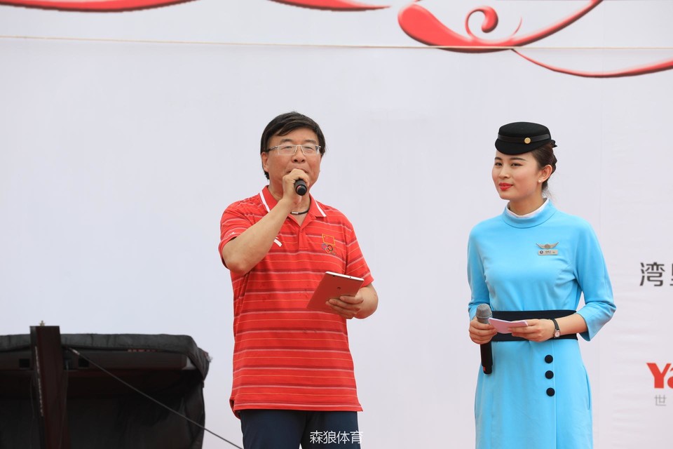 央视名嘴韩乔生和江西航空空姐助力开跑