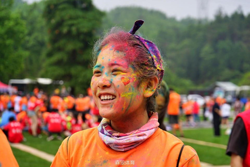 一看小姐姐就是被围攻了。。。