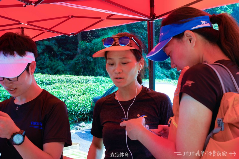 赛前开个小组会议