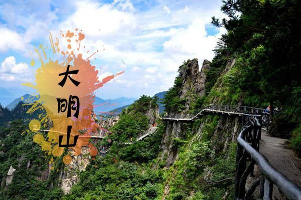 欣赏大美景色 徒步空中栈道 体验超长滑道