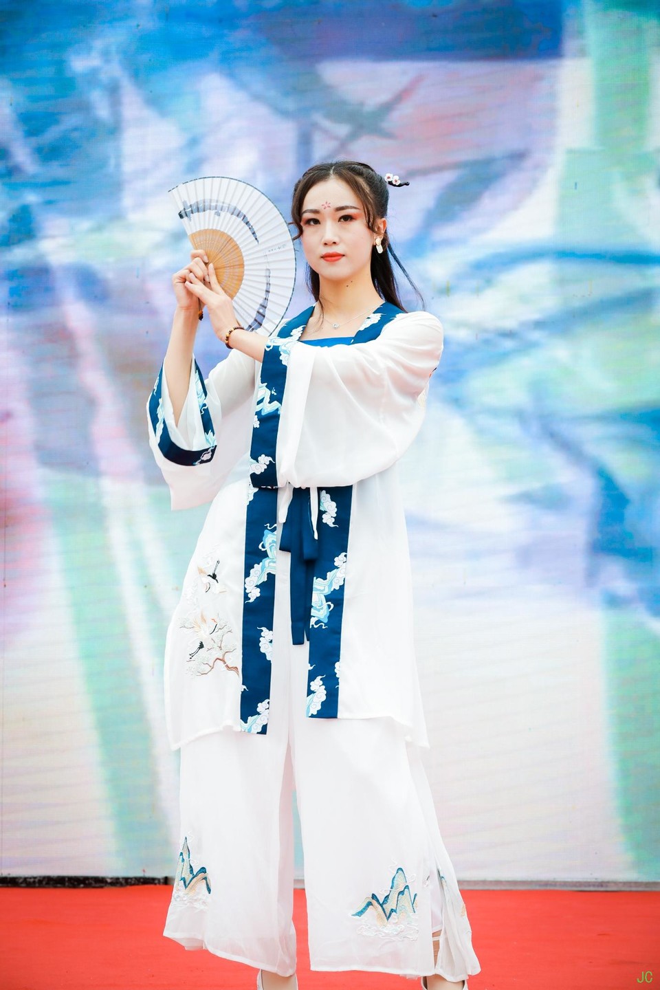 0W1A4558.JPG-49073250