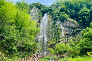 8月24日 安吉最有名的瀑布和竹林中穿越的章里古道，10公里清凉穿越