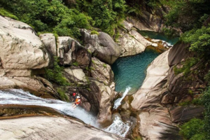 夏日凉心好去处 纯天然玩水滑道！8月18日快来打卡独属于缙云山涧的溯溪圣地！
