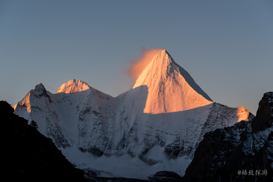 央曼勇日照金山