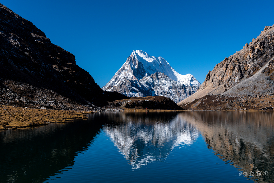 仙乃日神山的倒影