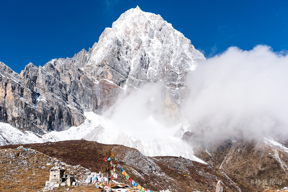 换个角度看夏诺多吉神山