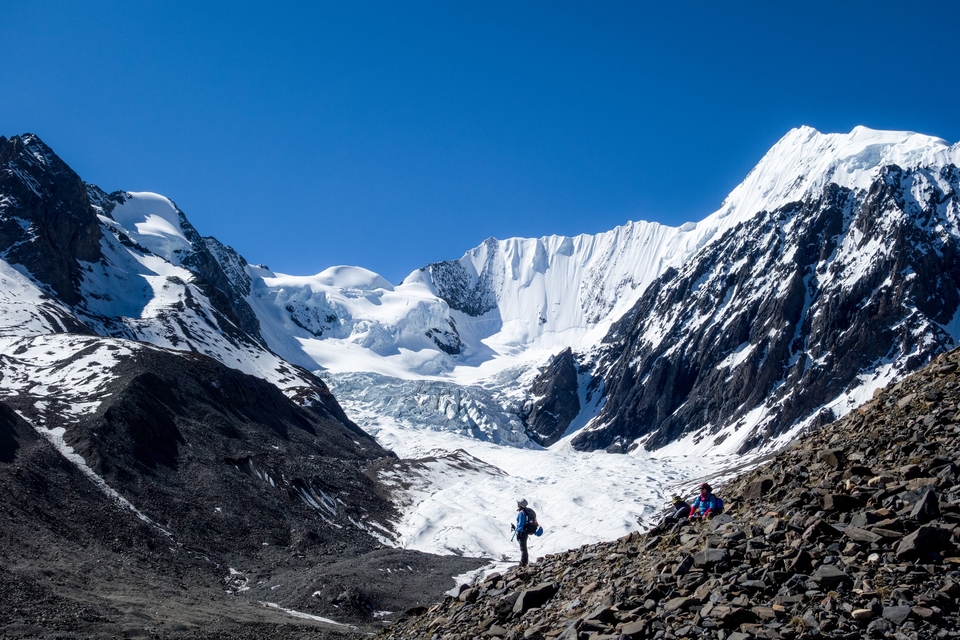 回望勒多漫因冰川