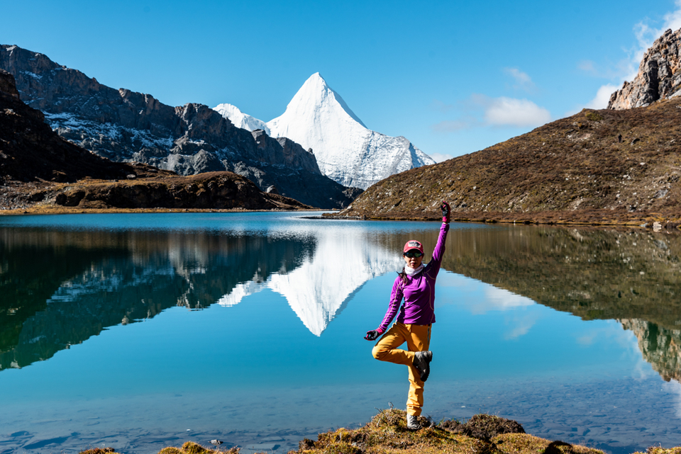 波用错央曼勇倒影人像