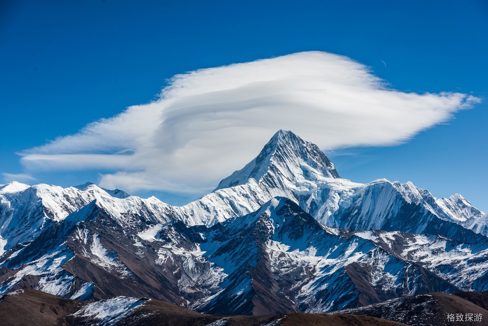 冷嘎措拍摄贡嘎帽子云