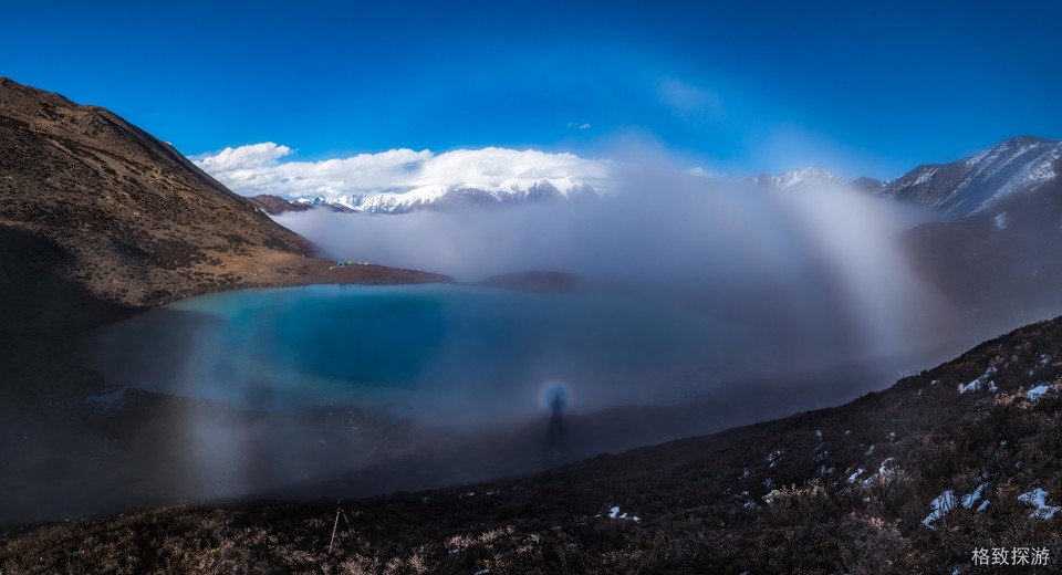 里索海子拍摄雾虹与佛光