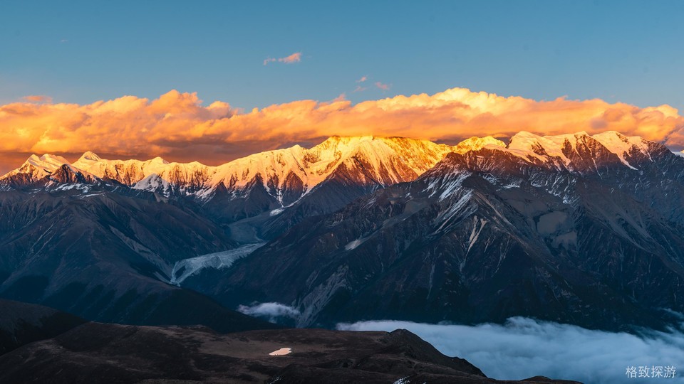 子梅垭口的日照金山